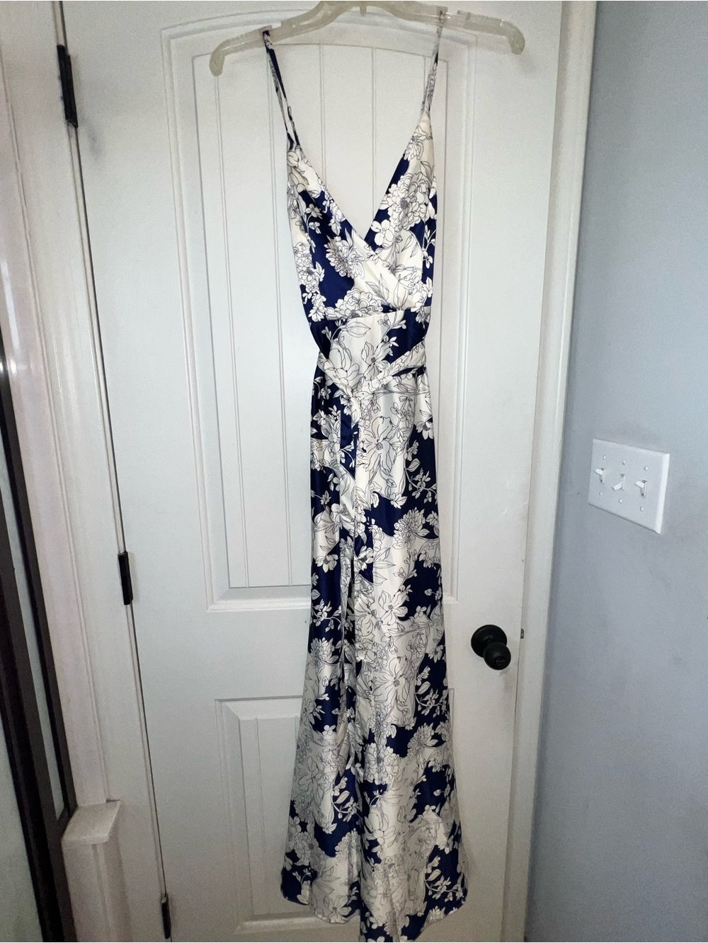 Lulus Navy & White Floral Slip Dress ~ Size Small